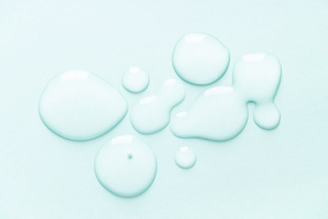 Injection d’acide hyaluronique VS skinboosters, quelle différence ?